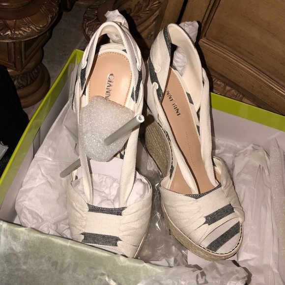 Gianni Bini Wedges - Picture 2 of 3